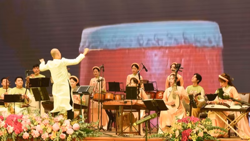 Một tiết mục văn nghệ đặc sắc được biểu diễn tại sự kiện. (Ảnh: TRẦN HẢI) Một tiết mục văn nghệ đặc sắc được biểu diễn tại sự kiện. (Ảnh: TRẦN HẢI)