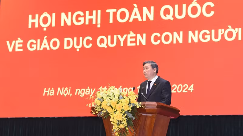 Đại biểu tham luận tại Hội nghị. (Ảnh: TRẦN HẢI) Đại biểu tham luận tại Hội nghị. (Ảnh: TRẦN HẢI)