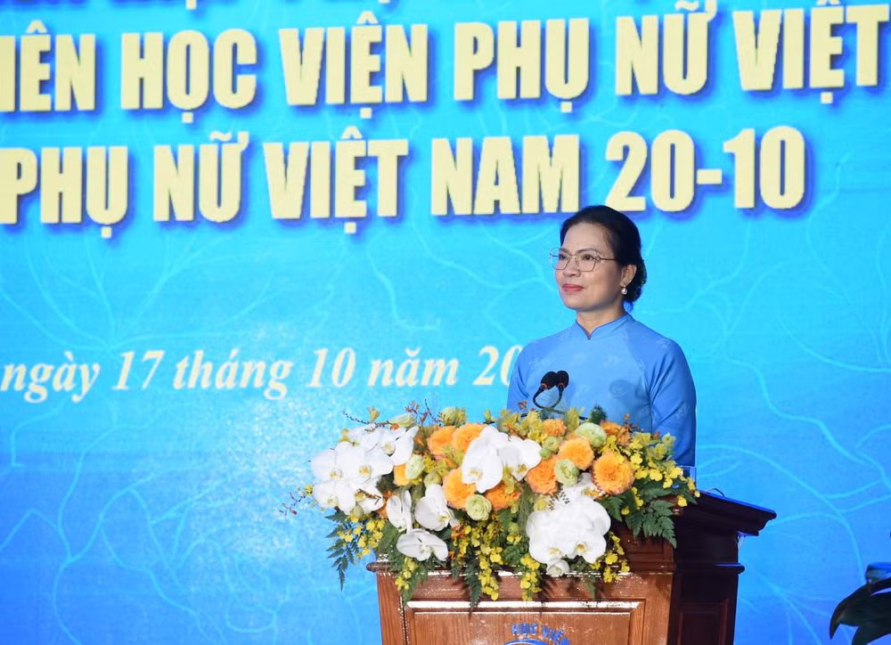 Chủ tịch Hội Liên hiệp Phụ nữ Việt Nam Hà Thị Nga phát biểu ý kiến. (Ảnh: Trần Hải) Chủ tịch Hội Liên hiệp Phụ nữ Việt Nam Hà Thị Nga phát biểu ý kiến. (Ảnh: Trần Hải)