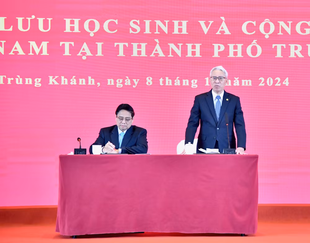 Đại sứ Việt Nam tại Trung Quốc Phạm Sao Mai phát biểu ý kiến tại buổi gặp gỡ. (Ảnh: Thanh Giang) Đại sứ Việt Nam tại Trung Quốc Phạm Sao Mai phát biểu ý kiến tại buổi gặp gỡ. (Ảnh: Thanh Giang)
