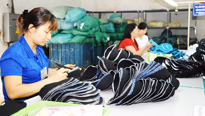 Các doanh nghiệp giảm một phần chi phí sản xuất, kinh doanh nhờ giảm thuế.Ảnh: NAM ANH