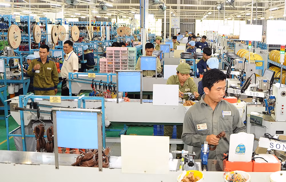 Các doanh nghiệp tập trung khôi phục sản xuất, kinh doanh để đáp ứng nhu cầu thị trường. Ảnh: BẮC SƠN