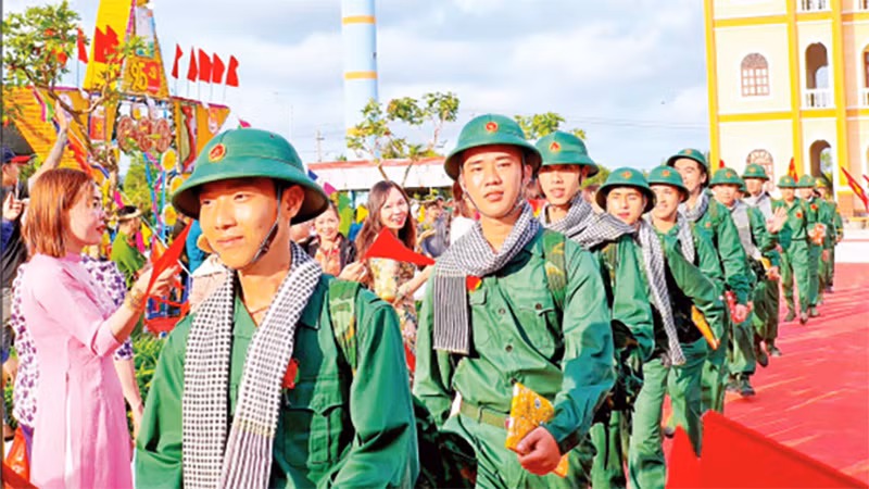 Các tân binh vùng sông nước Cà Mau nô nức lên đường thực hiện nhiệm vụ bảo vệ Tổ quốc. Các tân binh vùng sông nước Cà Mau nô nức lên đường thực hiện nhiệm vụ bảo vệ Tổ quốc.