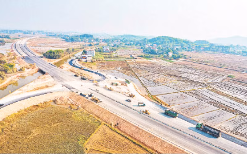Đường liên kết Thái Nguyên-Bắc Giang-Vĩnh Phúc cơ bản hoàn thành, sẽ đưa vào sử dụng từ quý II/2025, sớm hơn sáu tháng so với tiến độ đề ra. 