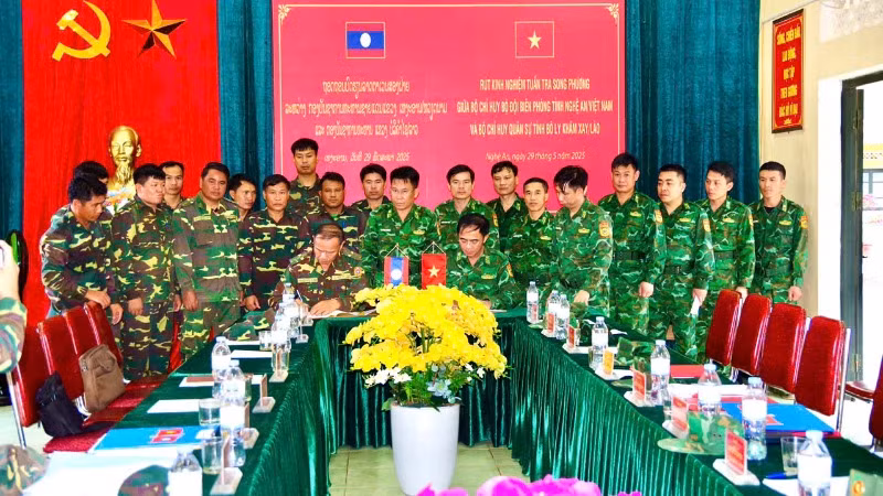 Hai bên thống nhất thời gian, đoạn biên giới tuần tra song phương cho lần tuần tra cấp tỉnh tiếp theo. (Ảnh: LÊ THẠCH)