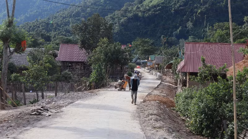 Bản Búng và bản Cò Phạt (xã Môn Sơn, huyện Con Cuông) nằm trong vùng lõi Vườn quốc gia Pù Mát, là nơi sinh sống tập trung của tộc người Đan Lai.