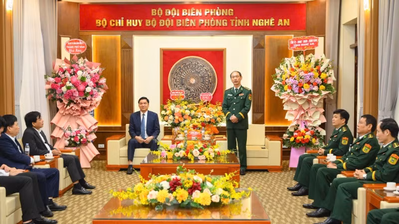 Đại tá Lê Như Cương phát biểu cảm ơn sự quan tâm của lãnh đạo tỉnh và cho rằng, đây là động lực để cán bộ, chiến sĩ Bộ đội Biên phòng tỉnh Nghệ An tiếp tục nỗ lực hoàn thành xuất sắc các nhiệm vụ được giao, góp phần đắc lực vào sự nghiệp xây dựng và bảo vệ Tổ quốc.