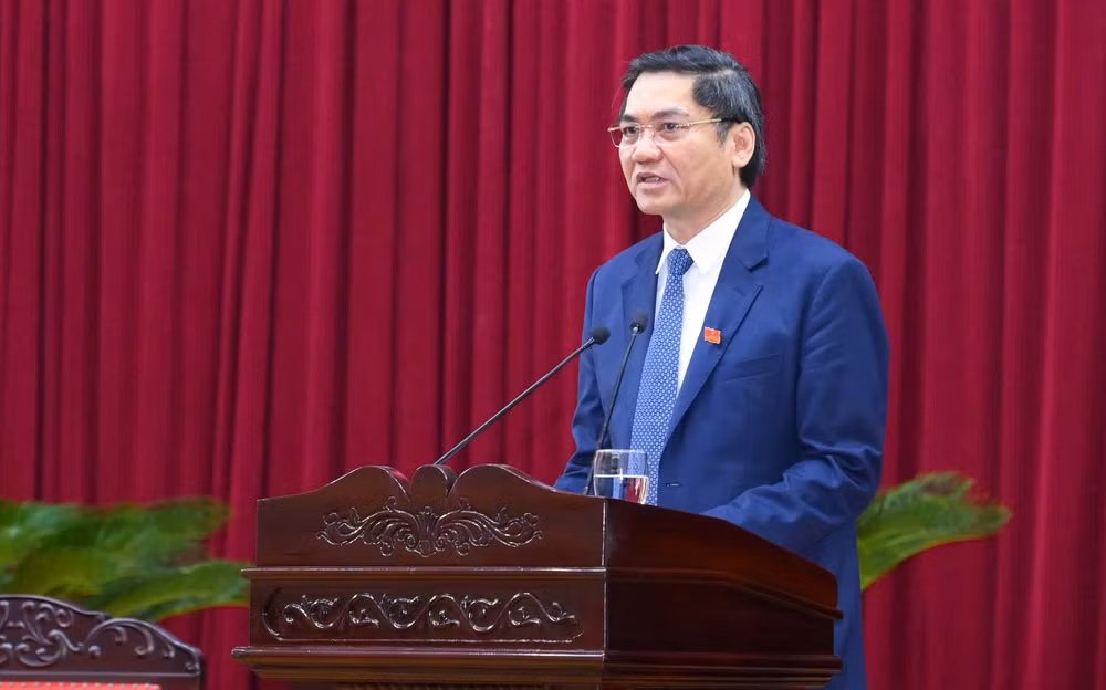 Đồng chí Hoàng Nghĩa Hiếu, Chủ tịch Hội đồng nhân dân tỉnh Nghệ An phát biểu khai mạc kỳ họp. Đồng chí Hoàng Nghĩa Hiếu, Chủ tịch Hội đồng nhân dân tỉnh Nghệ An phát biểu khai mạc kỳ họp.