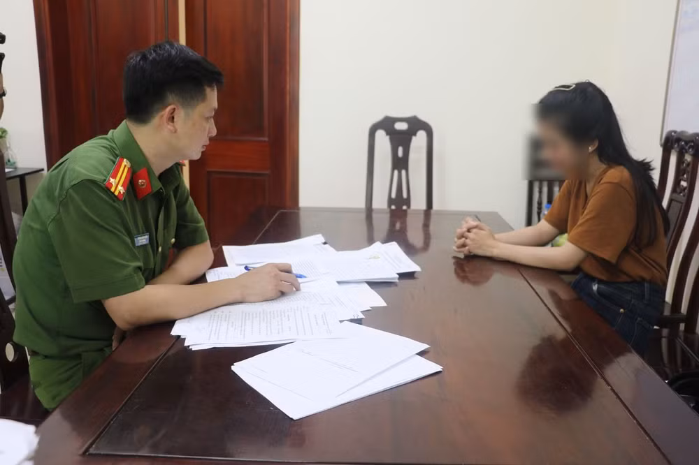 Đối tượng Trần Thị H. tại cơ quan Công an. Đối tượng Trần Thị H. tại cơ quan Công an.