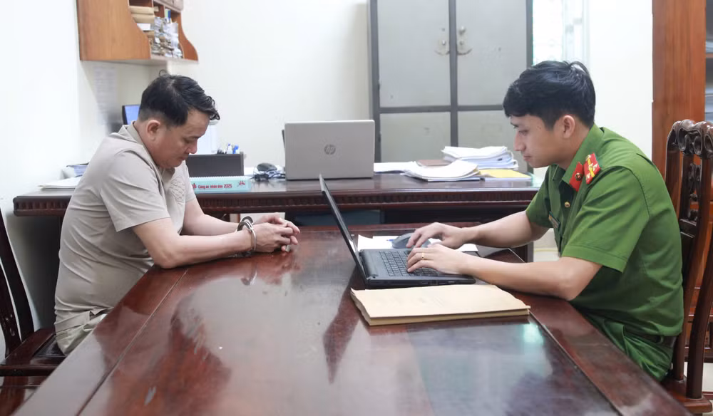 Tài xế Trần Xuân Thủy tại cơ quan công an. Tài xế Trần Xuân Thủy tại cơ quan công an.