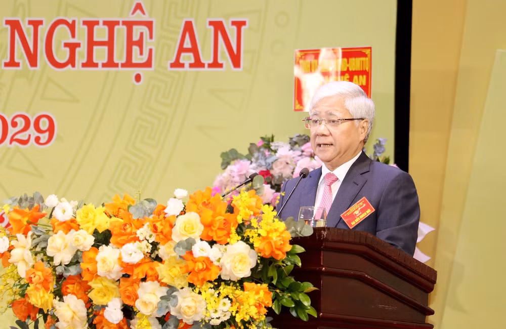 Đồng chí Đỗ Văn Chiến, Ủy viên Bộ Chính trị, Bí thư Trung ương Đảng, Chủ tịch Ủy ban Trung ương Mặt trận Tổ quốc Việt Nam phát biểu chỉ đạo tại Đại hội. Đồng chí Đỗ Văn Chiến, Ủy viên Bộ Chính trị, Bí thư Trung ương Đảng, Chủ tịch Ủy ban Trung ương Mặt trận Tổ quốc Việt Nam phát biểu chỉ đạo tại Đại hội.