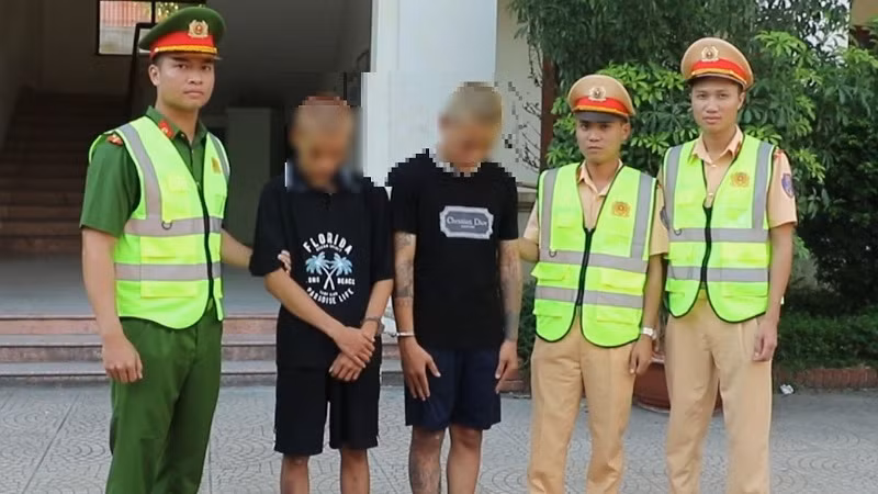 Hai đối tượng N.T.K và N.V.H.A bị bắt giữ. (Ảnh Công an Nghệ An cung cấp)