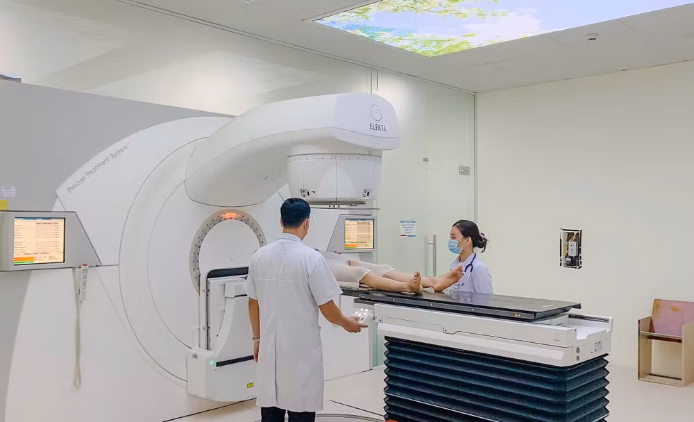 Hệ thống máy móc hiện đại trong điều trị cho bệnh nhân tại Bệnh viện Ung bướu Nghệ An. Hệ thống máy móc hiện đại trong điều trị cho bệnh nhân tại Bệnh viện Ung bướu Nghệ An.