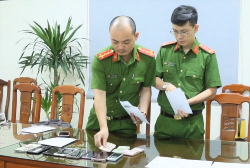 Tang vật được cơ quan Công an thu giữ. (Ảnh: Công an Nghệ An cung cấp) Tang vật được cơ quan Công an thu giữ. (Ảnh: Công an Nghệ An cung cấp)
