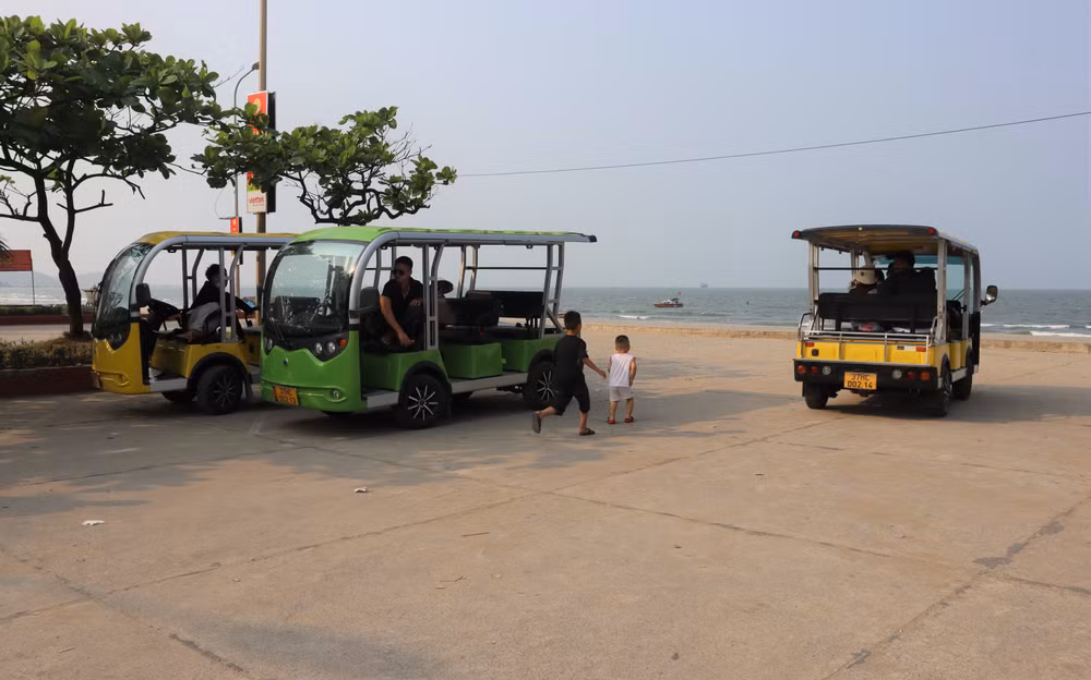 Cửa Lò hướng tới mục tiêu mỗi người lái xe điện là một hướng dẫn viên du lịch. Cửa Lò hướng tới mục tiêu mỗi người lái xe điện là một hướng dẫn viên du lịch.