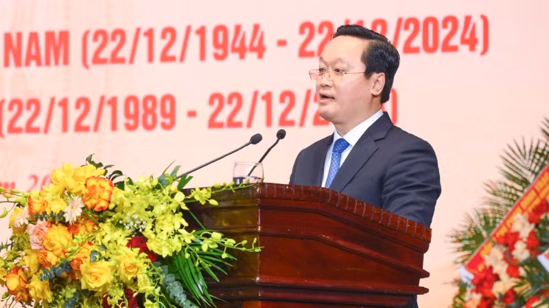 Đồng chí Nguyễn Đức Trung, Bí thư Tỉnh ủy, Chủ tịch Ủy ban nhân dân tỉnh Nghệ An phát biểu tại buổi lễ.