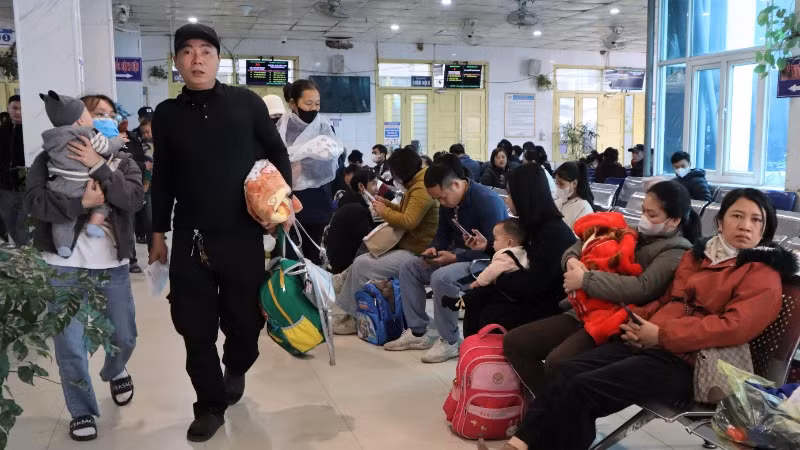 Mỗi ngày, Bệnh viện Sản-Nhi Nghệ An tiếp nhận từ 500 đến 600 trường hợp đến khám.