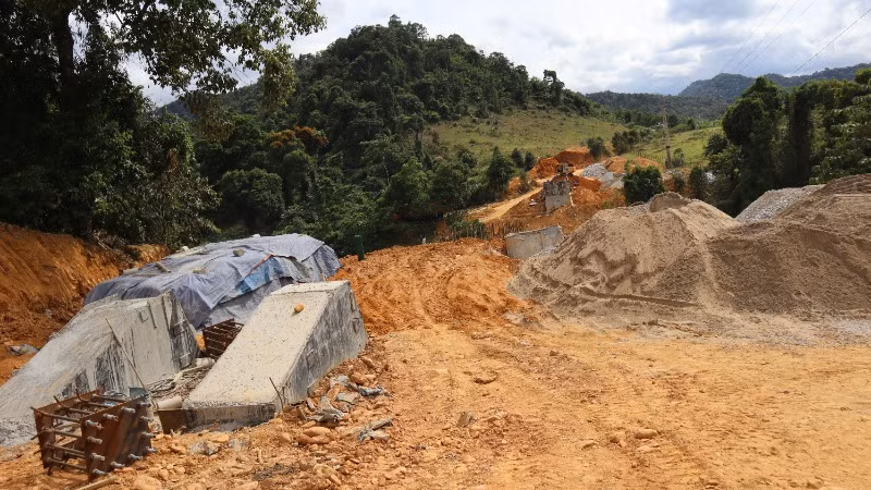 Dự án nâng cấp tuyến đường từ trung tâm xã Môn Sơn đi bản Búng, xã Môn Sơn, huyện Con Cuông đang tích cực được triển khai.