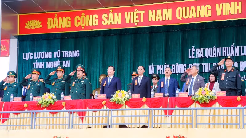 Các đại biểu tham dự buổi lễ ra quân huấn luyện. Các đại biểu tham dự buổi lễ ra quân huấn luyện.