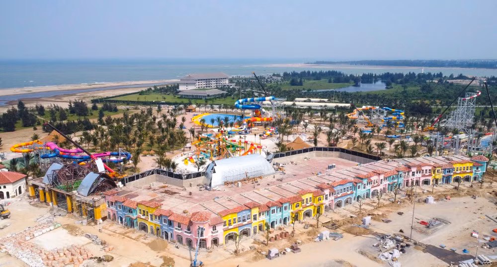 Dự án VinWonders Cửa Hội dự kiến đi vào hoạt động từ đầu tháng 6 tới đây. Dự án VinWonders Cửa Hội dự kiến đi vào hoạt động từ đầu tháng 6 tới đây.