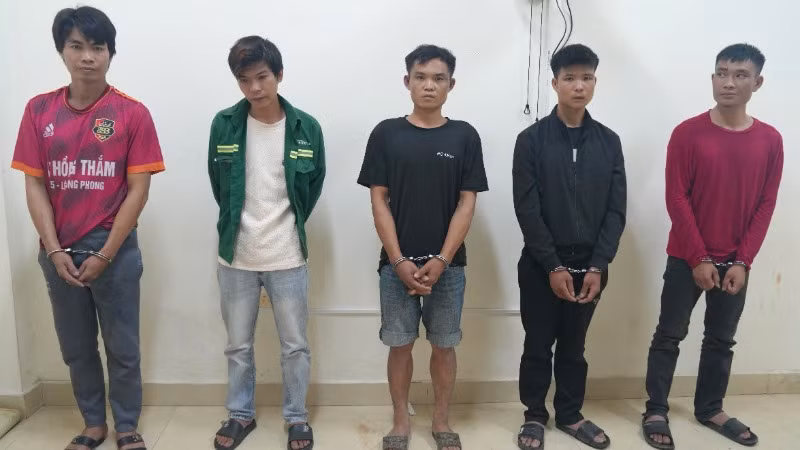Các đối tượng bị bắt giữ. (Ảnh: Công an tỉnh Nghệ An)