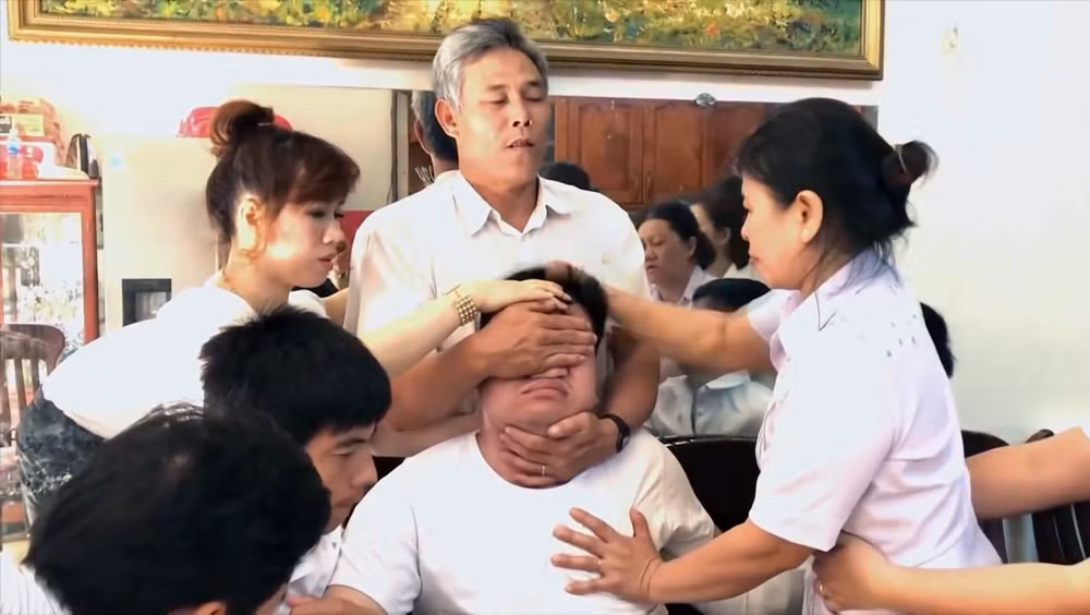 Một kiểu trừ quỷ quái dị. 