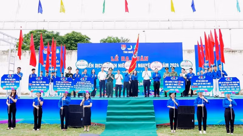 Nghi thức phát động Chiến dịch Thanh niên tình nguyện hè năm 2024. 