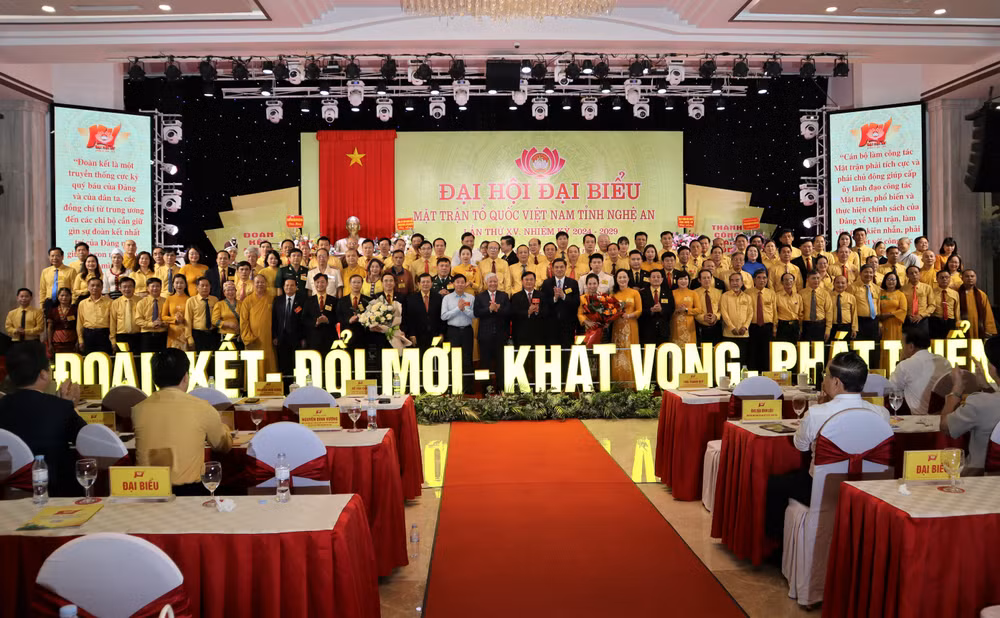 114 Ủy viên Ủy ban Mặt trận Tổ quốc Việt Nam tỉnh Nghệ An khóa 15, nhiệm kỳ 2024-2029 ra mắt, nhận nhiệm vụ. Đồng chí Võ Thị Minh Sinh, Chủ tịch Ủy ban Mặt trận Tổ quốc Việt Nam tỉnh Nghệ An khóa 14 tiếp tục tái cử Chủ tịch Ủy ban Mặt trận Tổ quốc Việt Nam tỉnh Nghệ An khóa 15, nhiệm kỳ 2024-2029. 114 Ủy viên Ủy ban Mặt trận Tổ quốc Việt Nam tỉnh Nghệ An khóa 15, nhiệm kỳ 2024-2029 ra mắt, nhận nhiệm vụ. Đồng chí Võ Thị Minh Sinh, Chủ tịch Ủy ban Mặt trận Tổ quốc Việt Nam tỉnh Nghệ An khóa 14 tiếp tục tái cử Chủ tịch Ủy ban Mặt trận Tổ quốc Việt Nam tỉnh Nghệ An khóa 15, nhiệm kỳ 2024-2029.