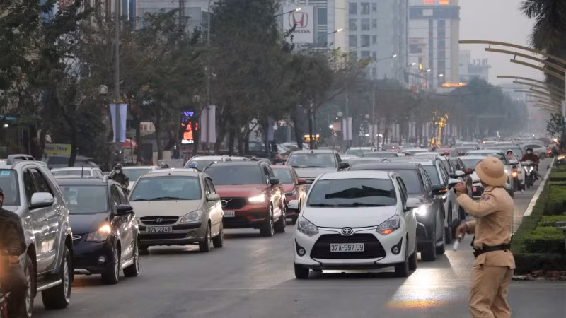 Trung bình mỗi ngày, Nghệ An có khoảng hơn 100 xe ô-tô đăng ký mới, trong đó khoảng một nửa được đăng ký tại khu vực thành phố Vinh. Hiện có 202.940 xe ô-tô mang biển số tỉnh Nghệ An.