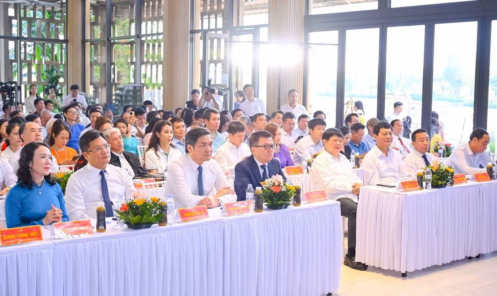 Các đại biểu tham dự sự kiện.