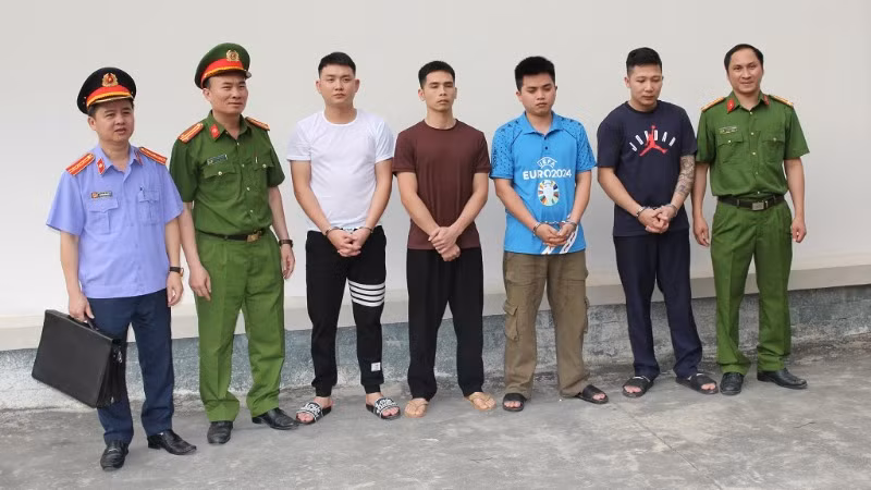 Các đối tượng bị lực lượng chức năng bắt giữ. (Ảnh: Công an tỉnh Nghệ An) Các đối tượng bị lực lượng chức năng bắt giữ. (Ảnh: Công an tỉnh Nghệ An)