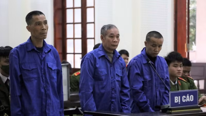 Ba bị cáo tại phiên tòa.
