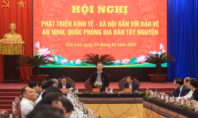 Đại tướng Tô Lâm, Ủy viên Bộ Chính trị, Bộ trưởng Công an phát biểu kết luận hội nghị. Đại tướng Tô Lâm, Ủy viên Bộ Chính trị, Bộ trưởng Công an phát biểu kết luận hội nghị.