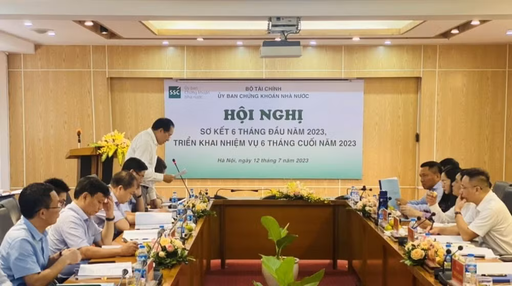 Hội nghị sơ kết 6 tháng đầu năm và triển khai nhiệm vụ 6 tháng cuối năm 2023 của Ủy ban Chứng khoán Nhà nước. Hội nghị sơ kết 6 tháng đầu năm và triển khai nhiệm vụ 6 tháng cuối năm 2023 của Ủy ban Chứng khoán Nhà nước.