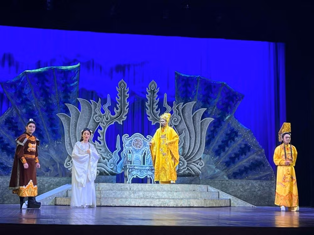 Cảnh trong vở "Vì nghĩa nước non".