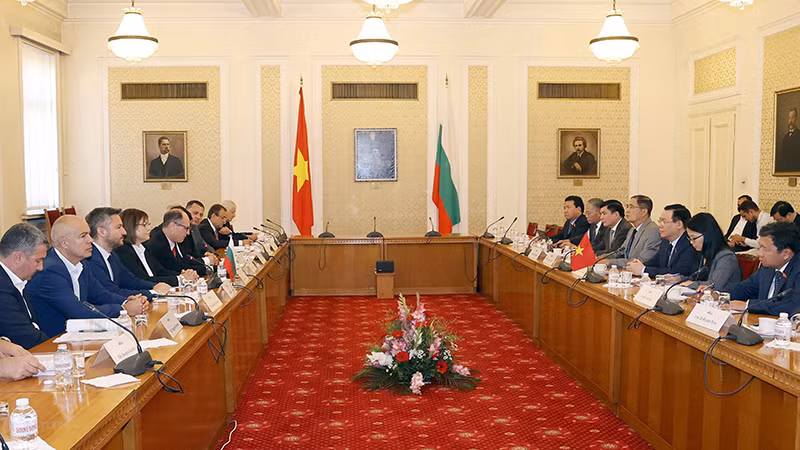 Chủ tịch Quốc hội Vương Đình Huệ tiếp bà Korneliya Ninova, Chủ tịch Ðảng Xã hội Bulgaria (BSP), Chủ tịch Nhóm Nghị sĩ BSP vì Bulgaria. (Ảnh: TTXVN) Chủ tịch Quốc hội Vương Đình Huệ tiếp bà Korneliya Ninova, Chủ tịch Ðảng Xã hội Bulgaria (BSP), Chủ tịch Nhóm Nghị sĩ BSP vì Bulgaria. (Ảnh: TTXVN)