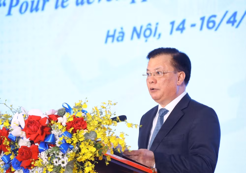 Bí thư Thành ủy Hà Nội Đinh Tiến Dũng phát biểu tại Hội nghị.