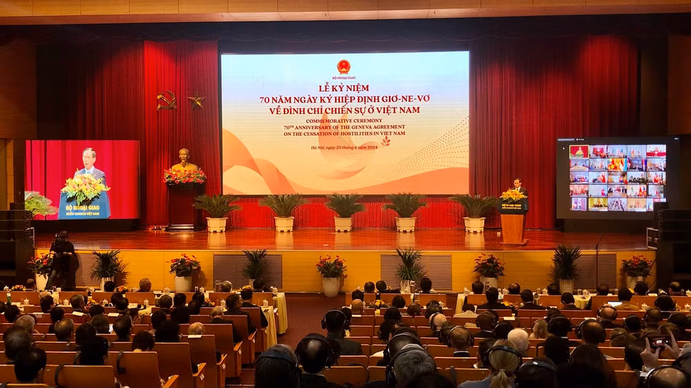 Bộ trưởng Ngoại giao Bùi Thanh Sơn phát biểu tại Lễ kỷ niệm. Bộ trưởng Ngoại giao Bùi Thanh Sơn phát biểu tại Lễ kỷ niệm.