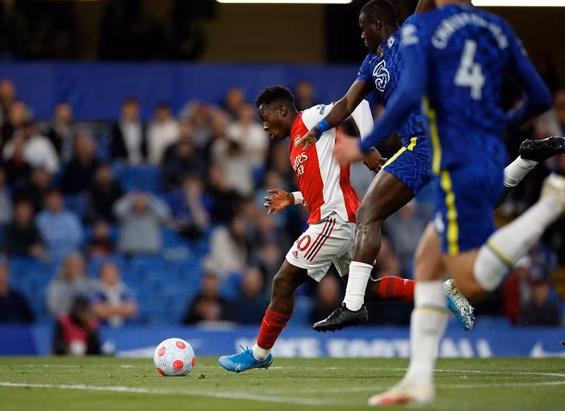 Nketiah mở tỷ số trước Chelsea ngày 21/4/2022. (Ảnh: Premier League)