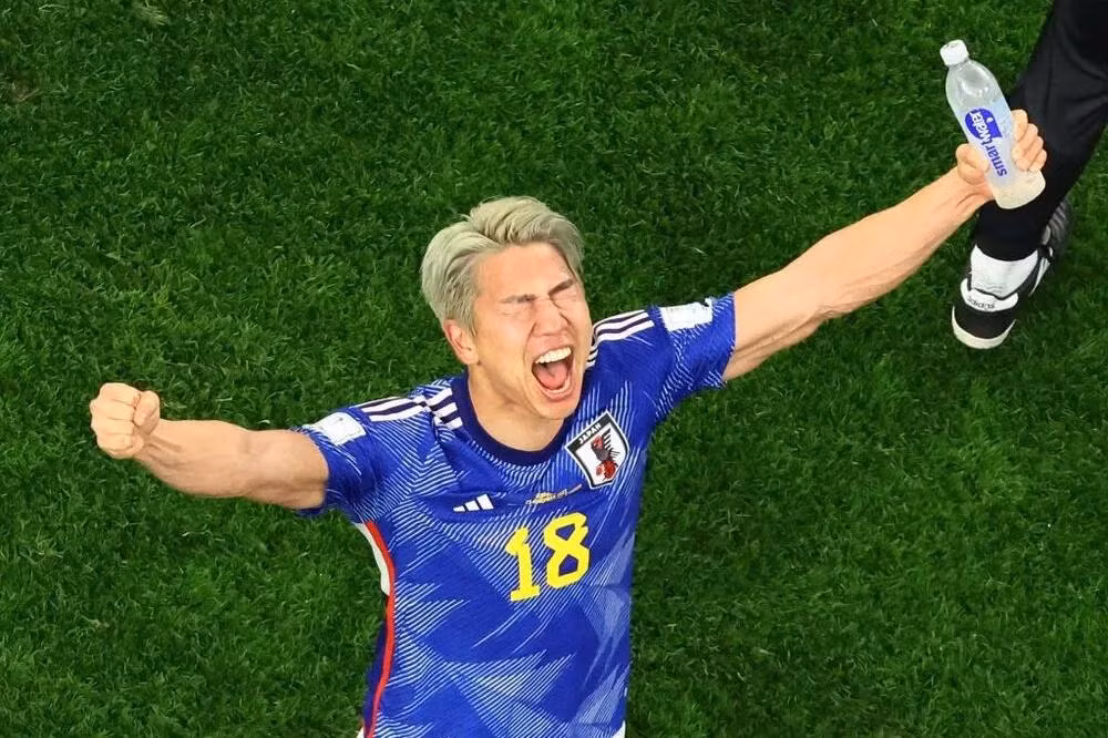 Takuma Asano ăn mừng sau chiến thắng lội ngược dòng 2-1 trước Đức. Takuma Asano ăn mừng sau chiến thắng lội ngược dòng 2-1 trước Đức.