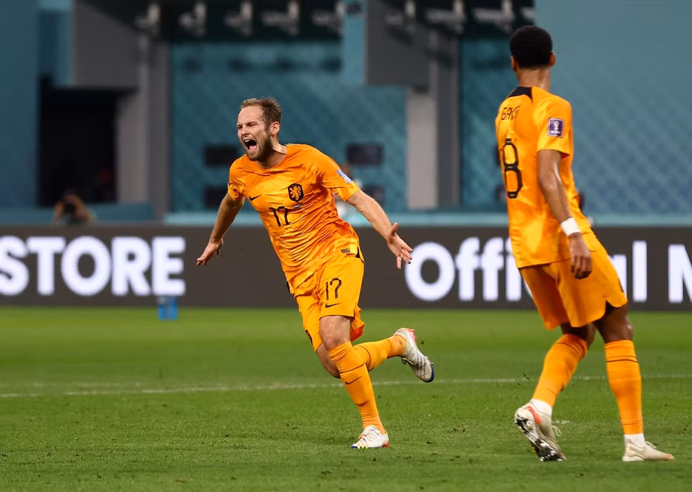 Daley Blind ăn mừng bàn thắng thứ hai của Hà Lan. (Ảnh: Reuters) Daley Blind ăn mừng bàn thắng thứ hai của Hà Lan. (Ảnh: Reuters)