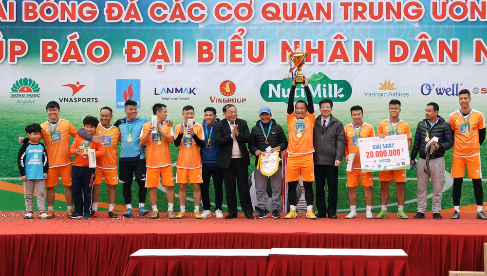 Đội bóng Tập Đoàn Dầu khí Quốc gia Việt Nam giành chức vô địch năm 2020.