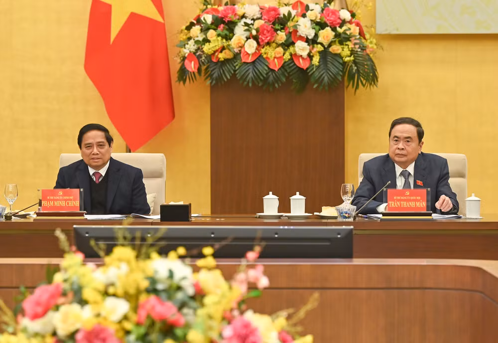 Bí thư Đảng ủy Chính phủ, Thủ tướng Chính phủ Phạm Minh Chính và Bí thư Đảng ủy Quốc hội, Chủ tịch Quốc hội Trần Thanh Mẫn chủ trì hội nghị. (Ảnh: Duy Linh)