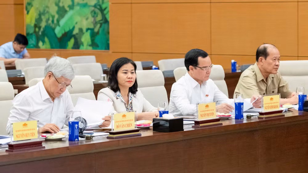 Các đại biểu tham dự phiên họp.