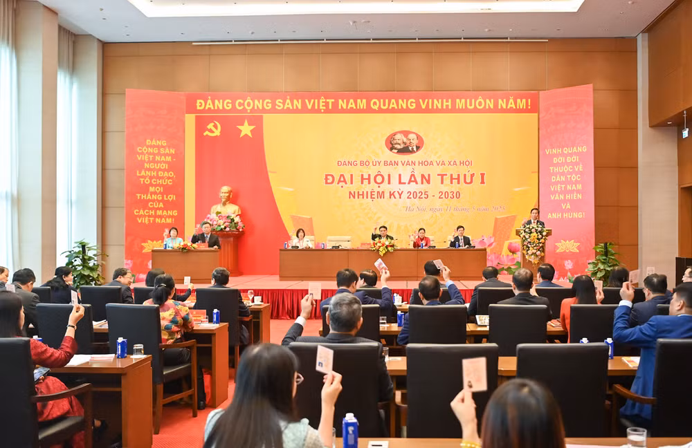 Đảng bộ Ủy ban Văn hóa và Xã hội biểu quyết thông qua Nghị quyết Đại hội. (Ảnh: DUY LINH) Đảng bộ Ủy ban Văn hóa và Xã hội biểu quyết thông qua Nghị quyết Đại hội. (Ảnh: DUY LINH)