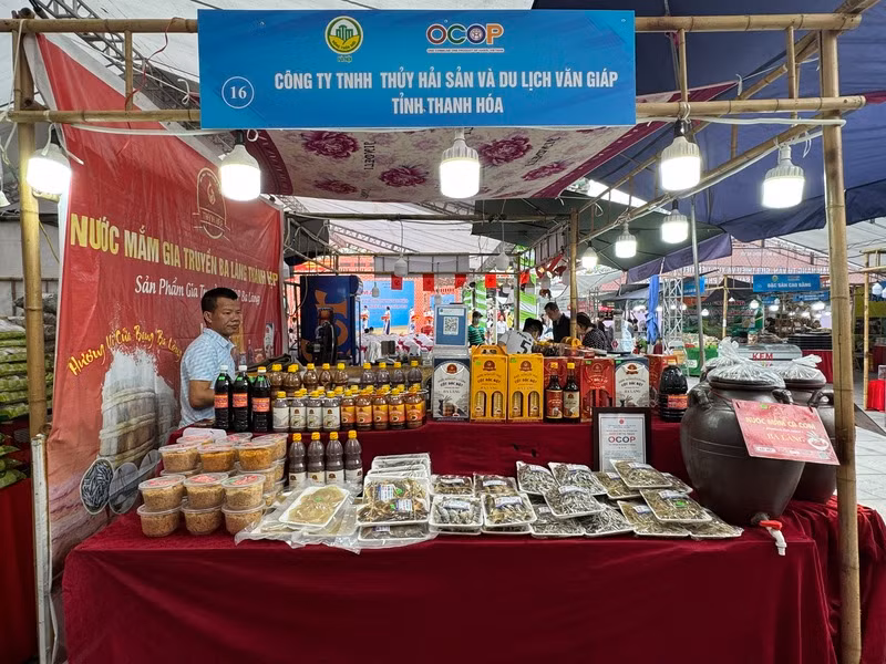Các chủ thể OCOP tích cực tham gia các hội chợ nông sản.