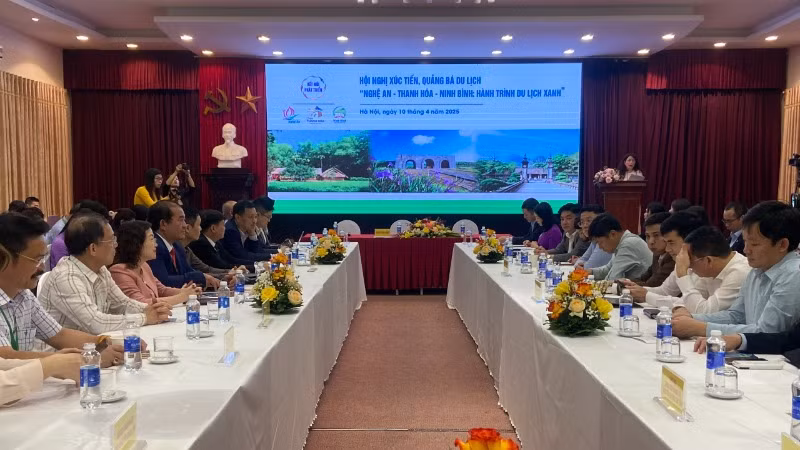 Các đại biểu tham dự hội nghị.