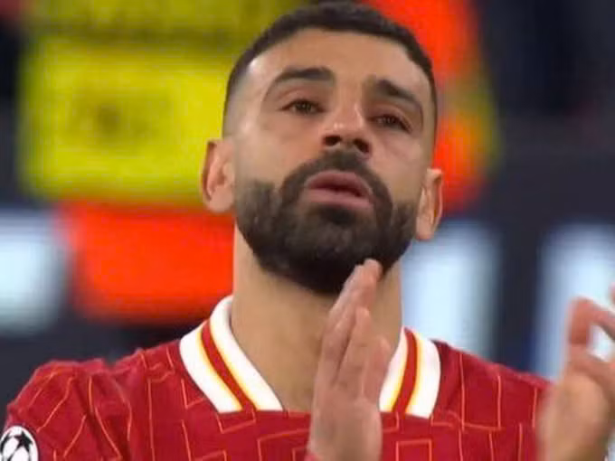 Mohamed Salah rơi lệ sau trận thua PSG. (Ảnh chụp màn hình)