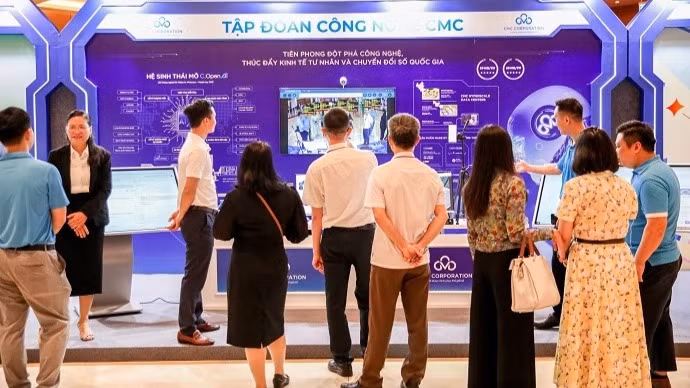 Gian trưng bày CMC tại triển lãm Kinh tế tư nhân bên lề Hội nghị toàn quốc quán triệt, triển khai Nghị quyết 66 và Nghị quyết 68.