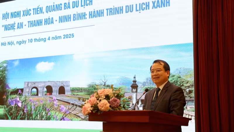 Phó Cục trưởng Cục Du lịch Quốc gia Việt Nam Hà Văn Siêu phát biểu tại hội nghị. Phó Cục trưởng Cục Du lịch Quốc gia Việt Nam Hà Văn Siêu phát biểu tại hội nghị.